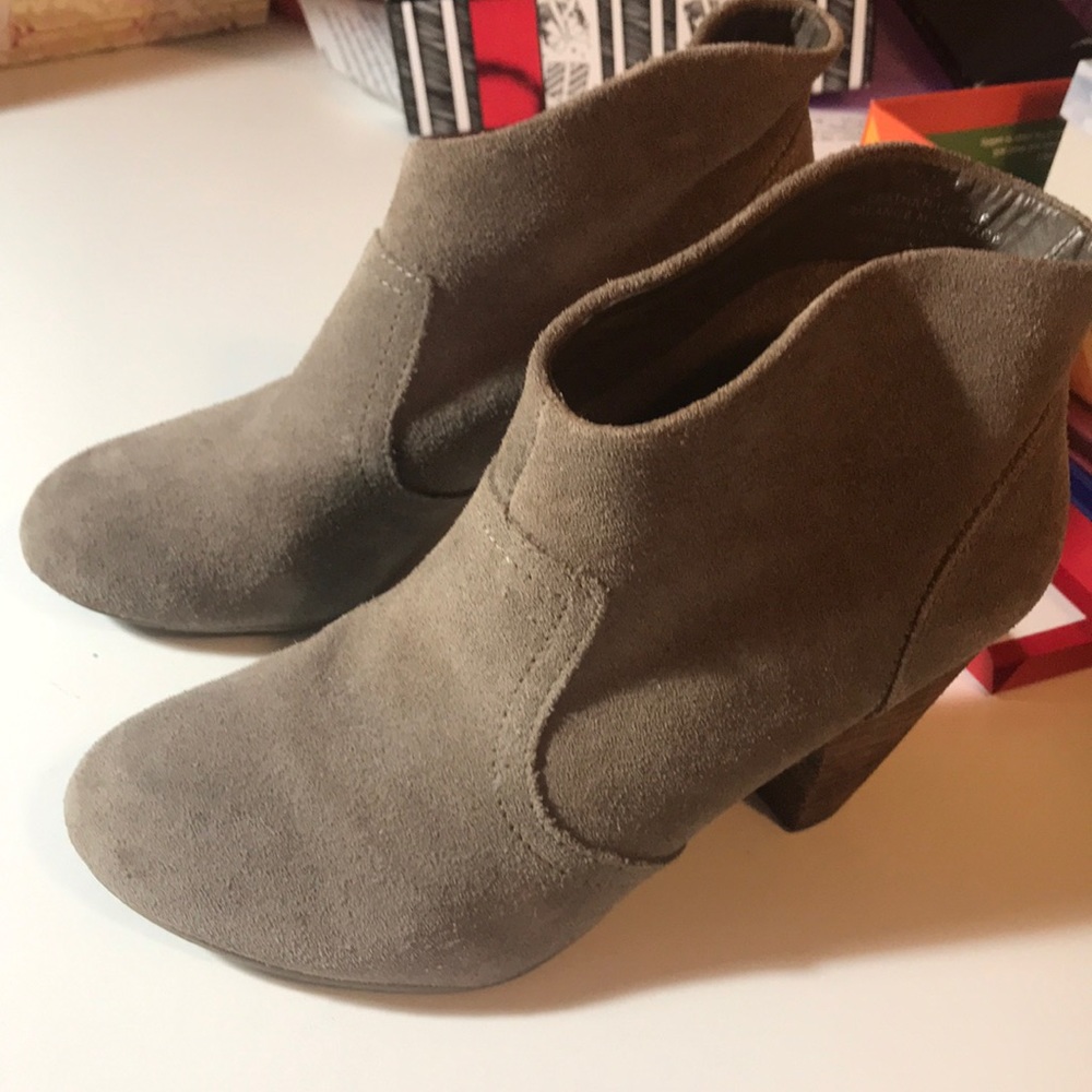 Steve Madden grey suede booties